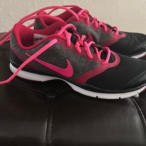 Size 8 Nike athletic sneakers.